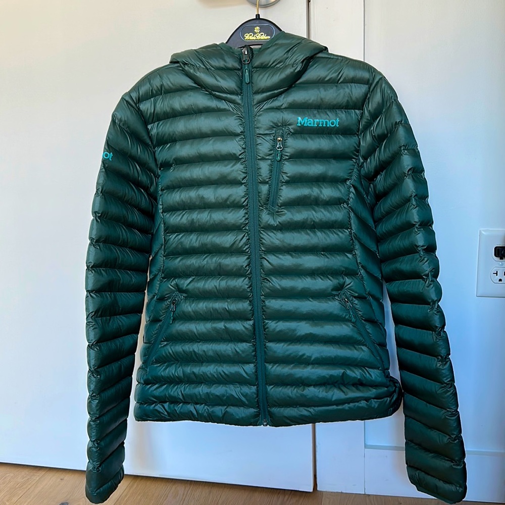 Woman’s Marmot Featherless Hoody!